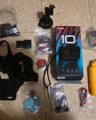 Gopro hero 10 con diversi accessori