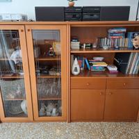 Credenza con vetrinetta di legno