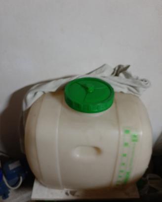 Contenitore olio di oliva in resina bianca 100 l