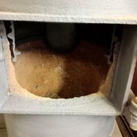 Stufa antica in ghisa