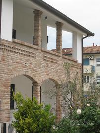 A Settembre Villetta CON AMPIO BALCONE a Scacchi