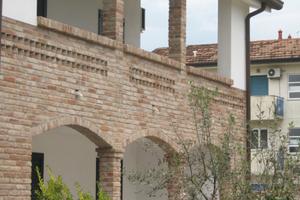 A Settembre Villetta CON AMPIO BALCONE a Scacchi