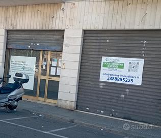 Quartu - locale commerciale davanti al comune