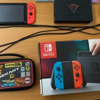 Nintendo Switch + Case ufficiale Mario Kart