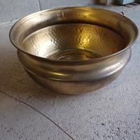 Bacile antico in ottone martellato 