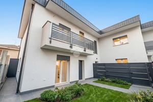 VILLA A SCHIERA A SEVESO