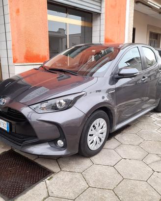 TOYOTA YARIS 1.5 HYBRID 5P BUSINESS