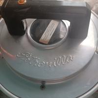 pentola petronilla a corrente con ricettario