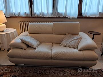2 divani similpelle colore panna