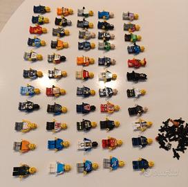 LEGO 55 minifigure + 2 kg pezzi sfusi 