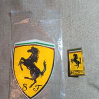 FERRARI spilla  ed adesivo 
