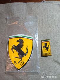 FERRARI spilla  ed adesivo 