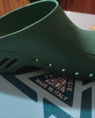 zoccoli verdi infermiere