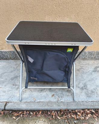 Tavolino da campeggio con dispensa