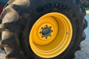 Pneumatici 800/65R32 con Cerchioni Mietitrebbia