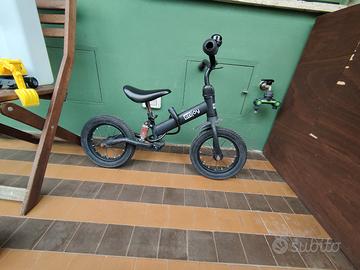 Balance bike 12” con ammortizzatore e poggiapiedi