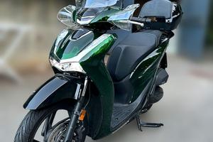 Honda SH125i Vetro 2024–688km–bauletto parab Honda