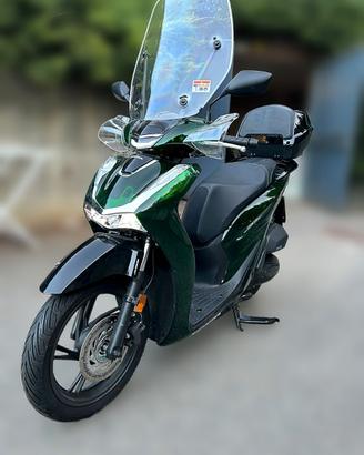Honda SH125i Vetro 2024–688km–bauletto parab Honda