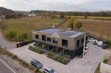 NEGOZIO A DESENZANO DEL GARDA