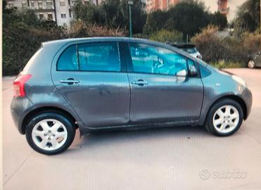 Toyota Yaris 1.0 e 5 porte