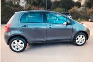 Toyota Yaris 1.0 e 5 porte