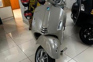 Piaggio Vespa 310 GTS hpe 2025