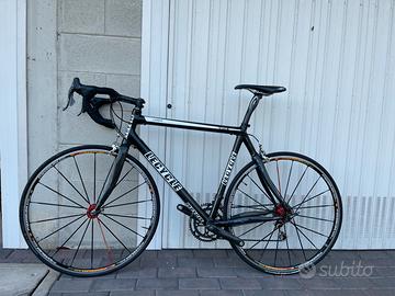 bici da corsa in carbonio