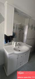 Mobiletto bagno con lavandino. Misure in foto
