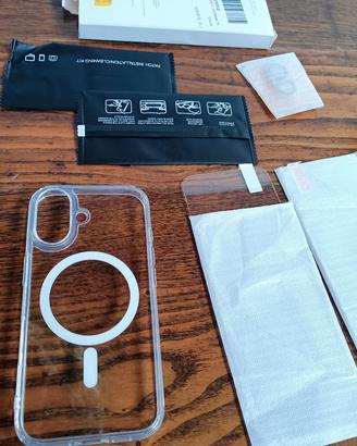 Custodia in silicone iPhone 15 e+kit accessori