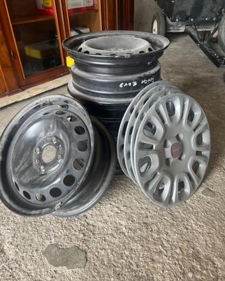 Cerchi in ferro Fiat Panda con borchie