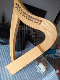Arpa da grembo a 12 corde
