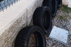 Gomme 215/45 r 17 91v