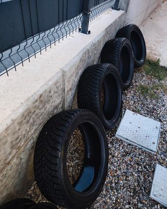 Gomme 215/45 r 17 91v