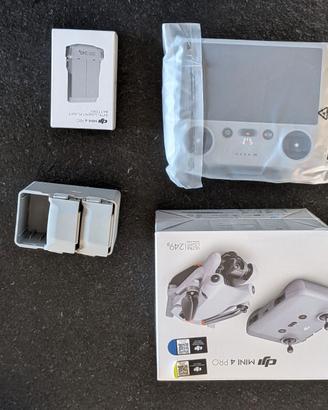DJI Mini 4 Pro NUOVO SIGILLATO + RC 2 + 3 batterie