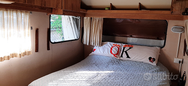 Piazzola con roulotte Marina di Massa