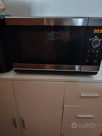 Questo è un forno a microonde Hotpoint Ariston, mo