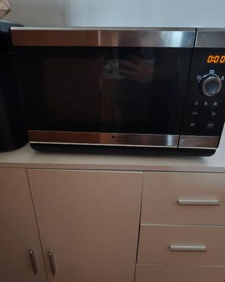 Questo è un forno a microonde Hotpoint Ariston, mo