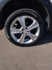 vendi 4 cerchi in lega con pneumatici 