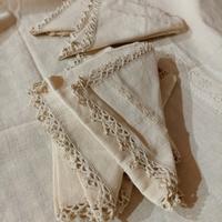 Tovaglia in cotone ricamato da 12