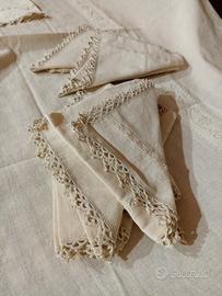 Tovaglia in cotone ricamato da 12