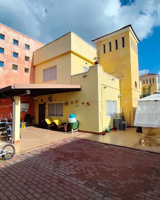 Villa Unifamiliare Indipendente con Giardino