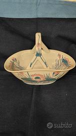 Centrotavola ceramica a forma cestino con manico
