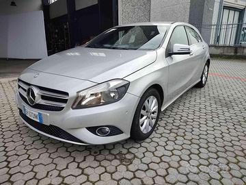 MERCEDES-BENZ A 180 Premium