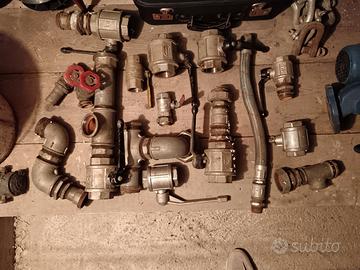 Tubature enormi con maniglie come nuove