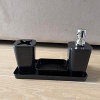 Set da bagno di plastica nero