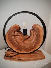 lampada artigianale in legno d'olivo