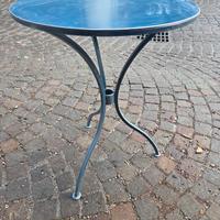 tavolino in ferro battuto