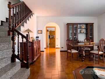 Villa indipendente in zona residenziale
