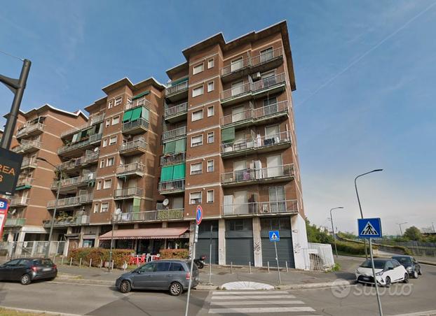 Locale commerciale con magazzino a Milano