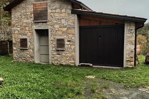 Rustico con metato, garage e deposito